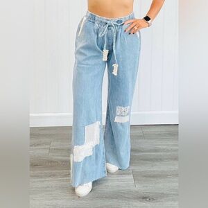 New in Plastic POL Light Blue Denim Straight Crochet Patches Women Jeans Size M